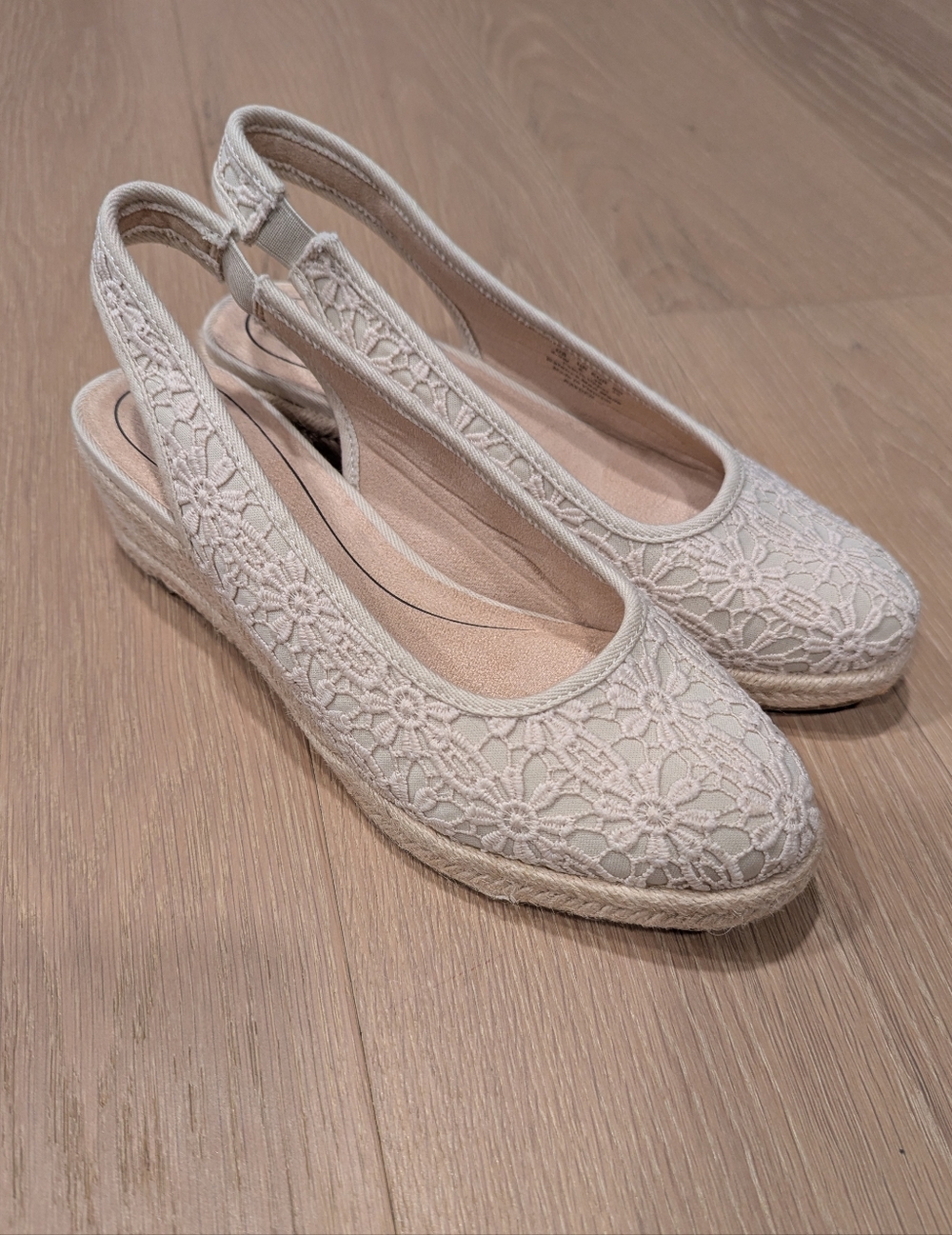 Life Stride Cream Lace Slingback Espadrille Wedges (8.5W)